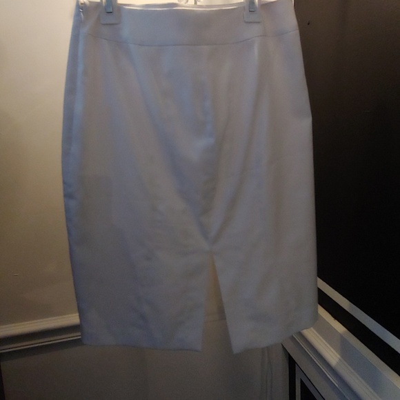 The Limited - Picture 2 of 6